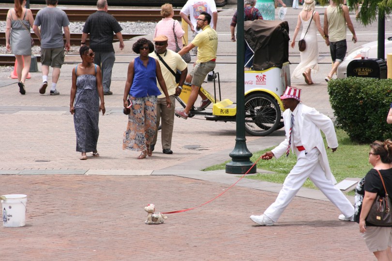 'Statue' on the sidewalk